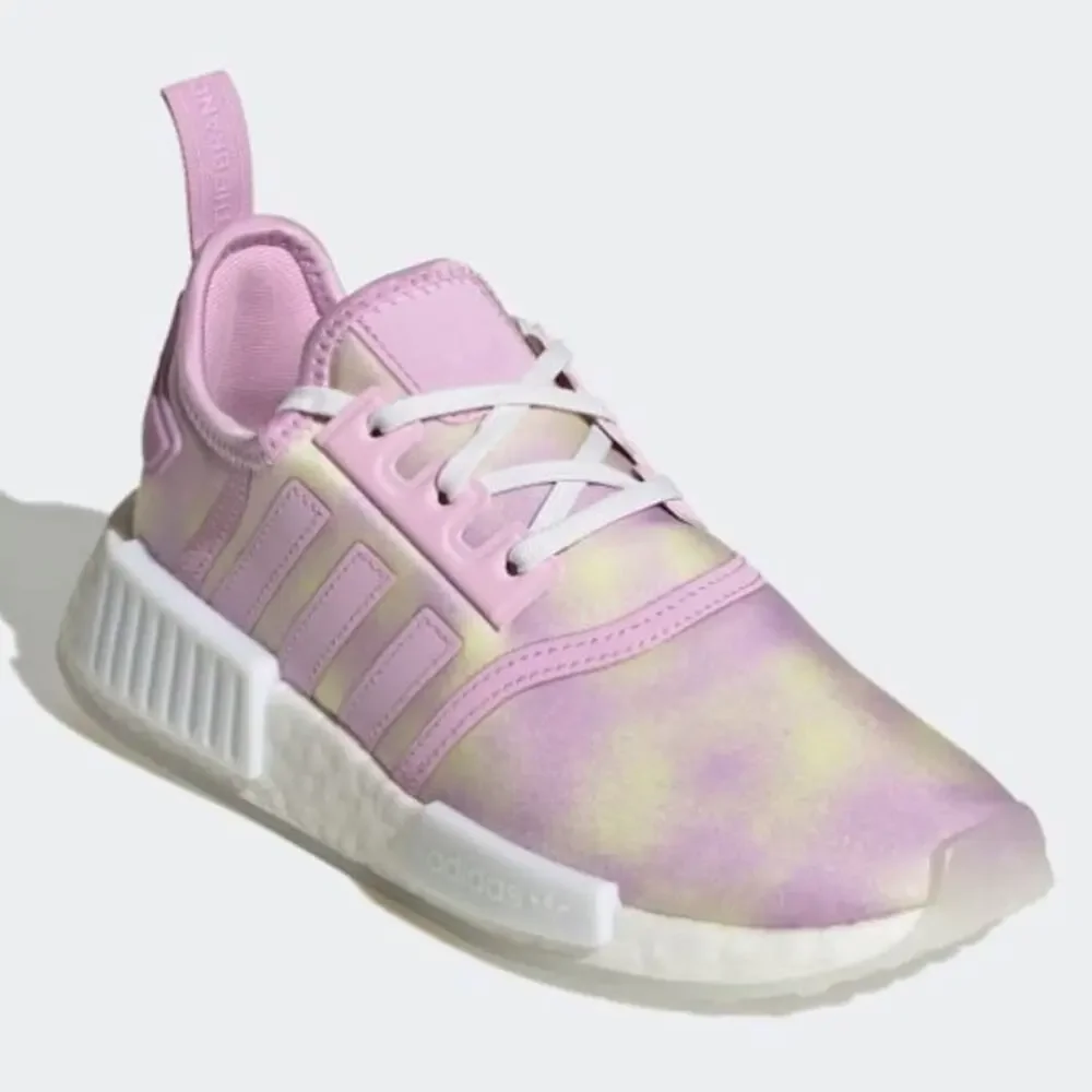 Adidas NMD R1 Sneakers Size 5 New